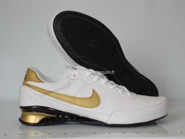 Nike Shox R2 Mens En Or Blanc Chaussures De Sport